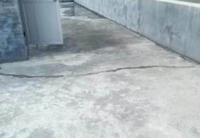 宁陵楼顶漏水维修公司分享下如何解决卫生间隐蔽部位漏水的问题?