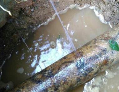 宁陵楼顶渗水维修公司分享下地暖漏水的原因及检测方法。